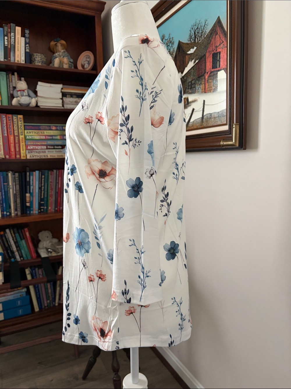 Floral Scoop Neck Women’s Top in White and Blue Size L - Picture 2 of 7